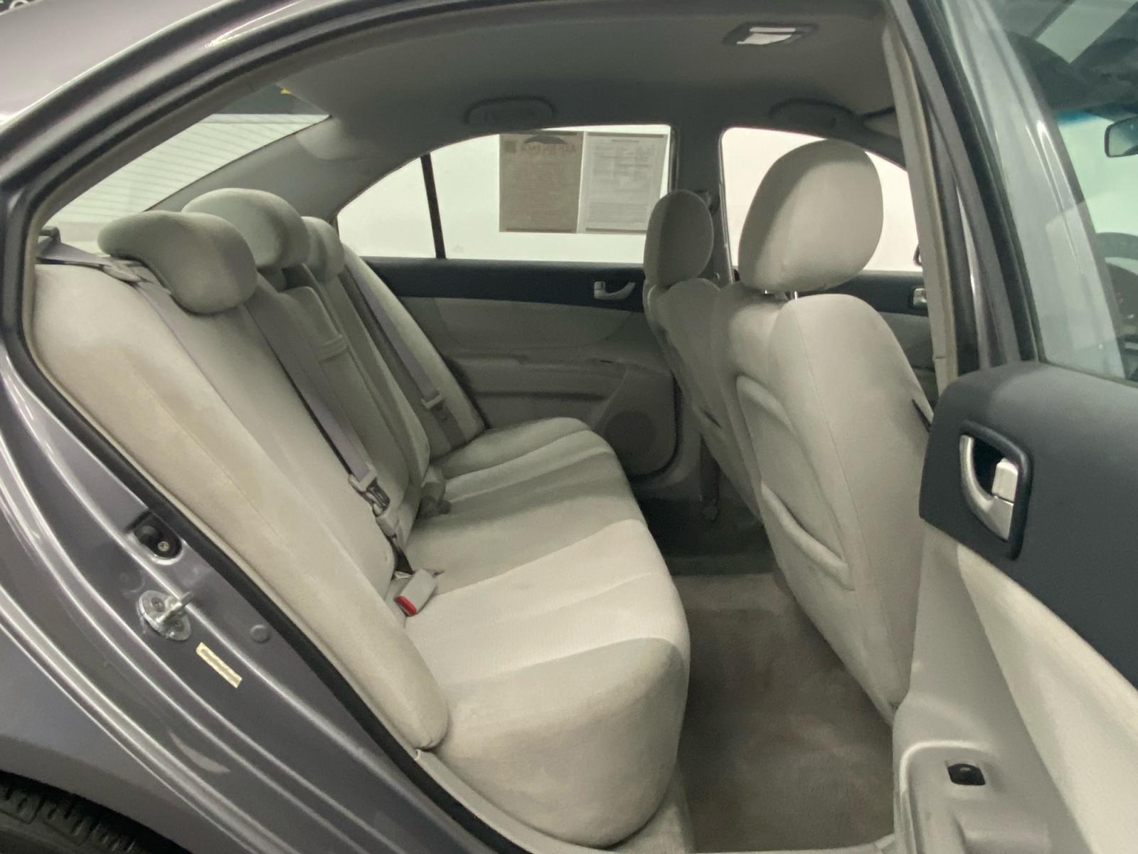 2008 SILVER /Tan Hyundai Sonata (5NPET46C68H) , located at 533 S West End Blvd., Quakertown, PA, 18951, (877) 257-4995, 40.343994, -75.303604 - INCLUDED IN THE SALE PRICE OF EVERY VEHICLE: 48 Hour Money Back Guarantee 6 Month - 6,000 Mile Warranty Brand New PA State Inspection & Emission $10 Oil Changes for the Life of the Loan Complete CARFAX - Photo #4